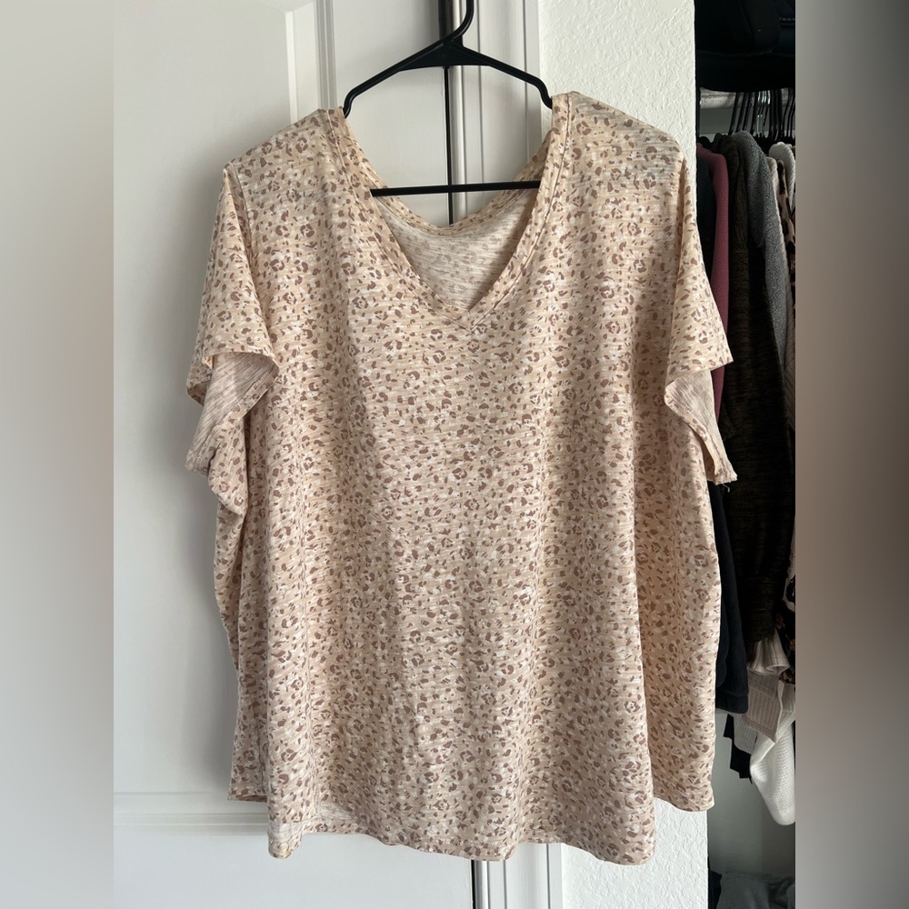 *NWOT* Old Navy Women's Cream Leopard Print Top